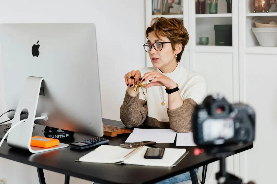 high profit margin small business idea - Sell online courses in your niche 