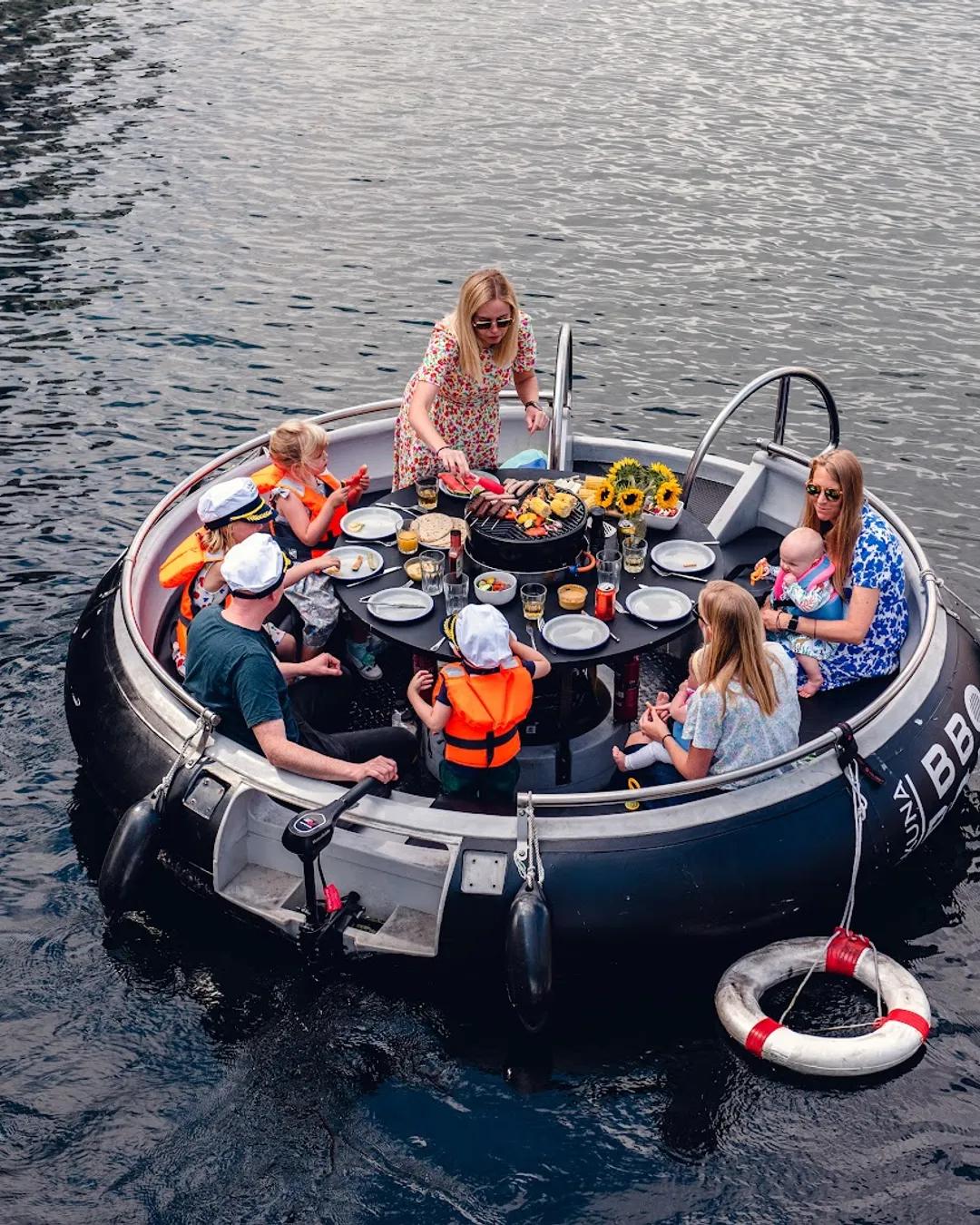 floating boat bbq